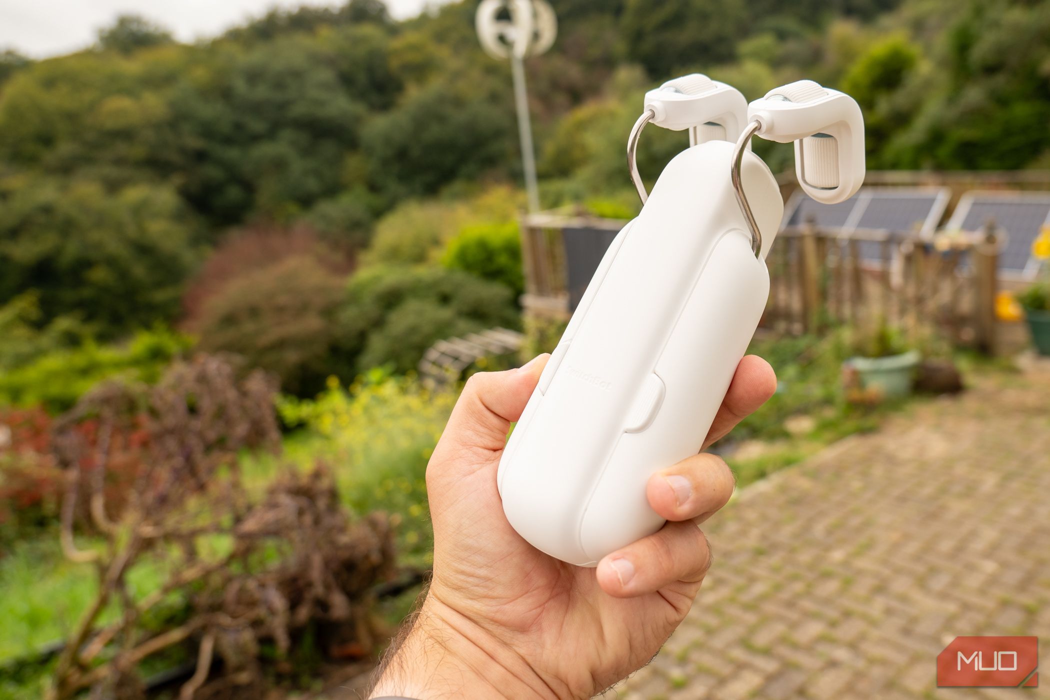 /th/images/switchbot-curtain-3-held-in-hand-overall-size.jpg /th/images/switchbot-curtain-3-held-in-hand-overall-size.jpg