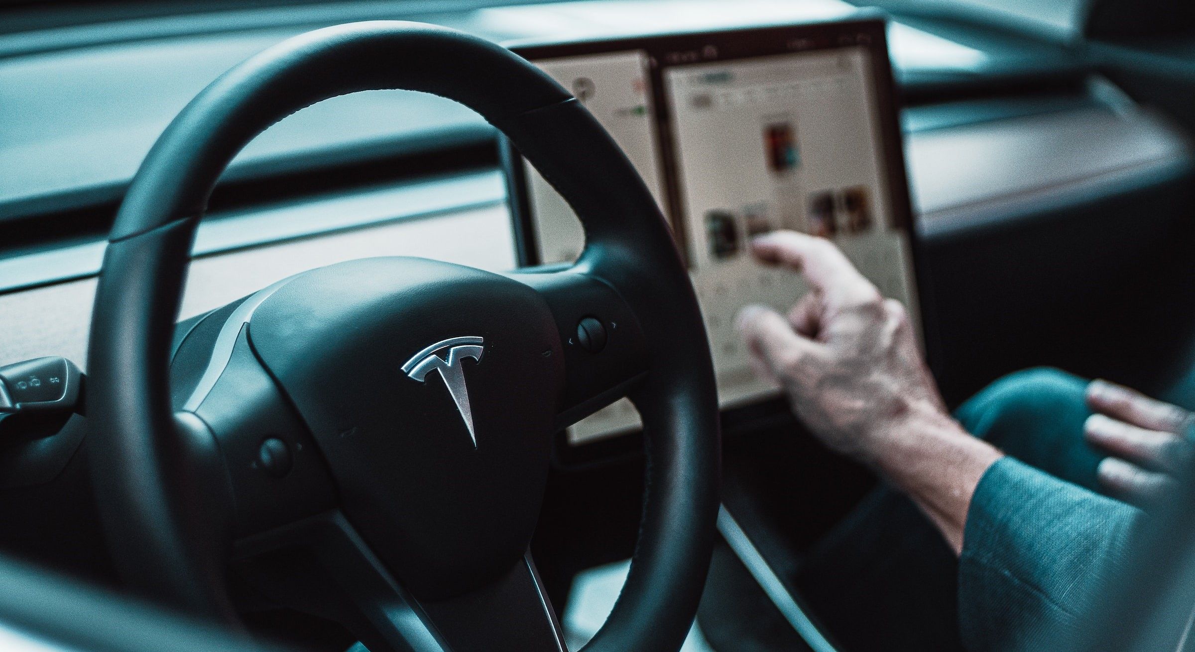 /th/images/tesla-touch-dash.jpg /th/images/tesla-touch-dash.jpg