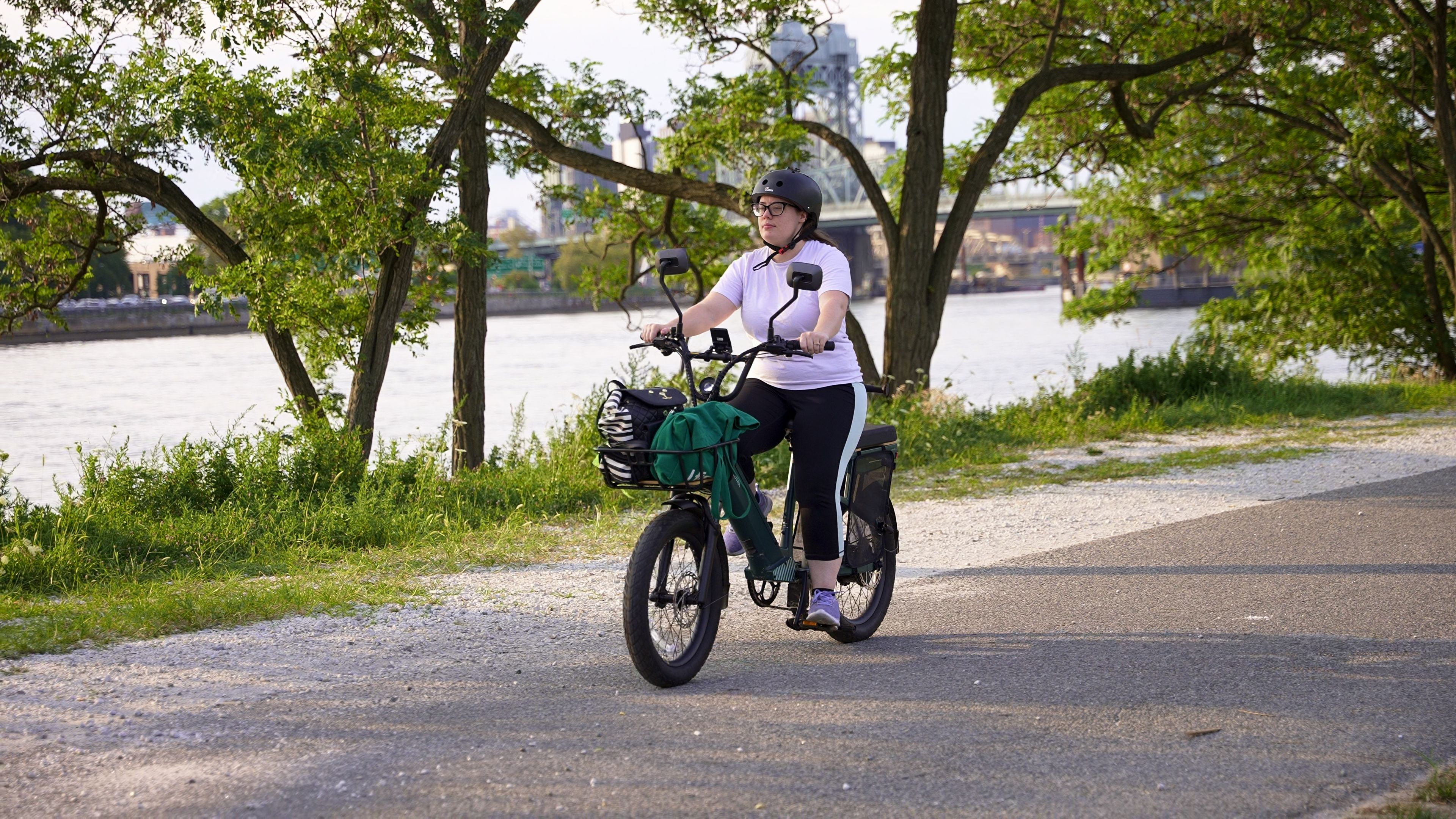 /th/images/velotric-go-1-mia-riding.jpg /th/images/velotric-go-1-mia-riding.jpg