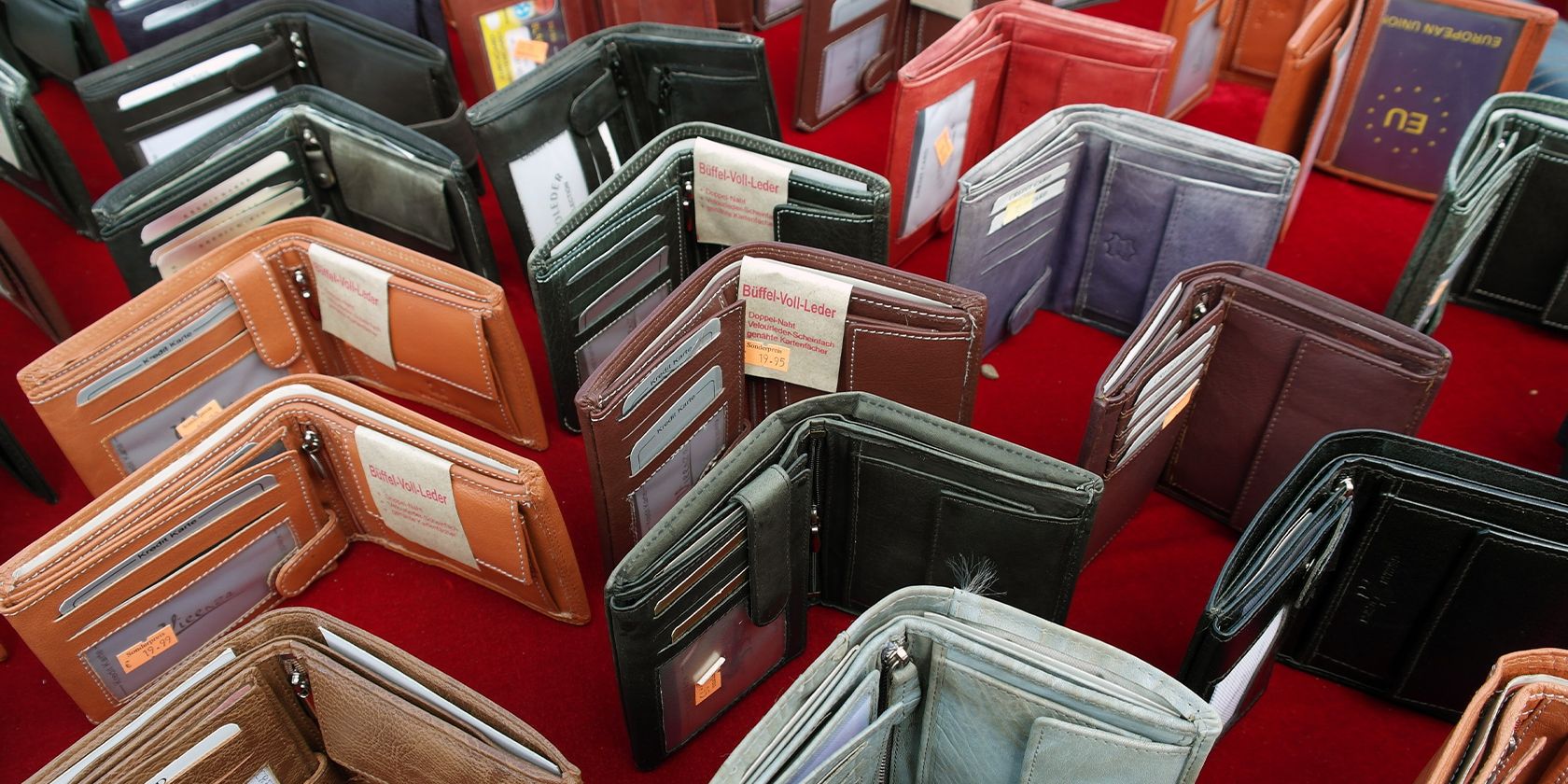 /th/images/wallets-with-a-window-for-2r-photos.jpg /th/images/wallets-with-a-window-for-2r-photos.jpg