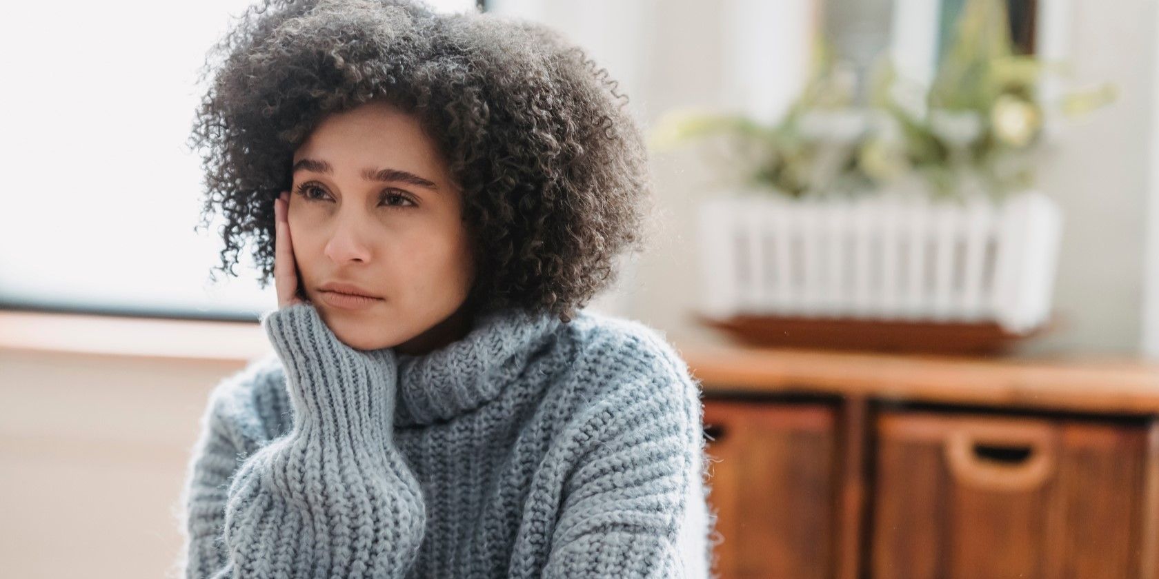 /th/images/woman-suffering-from-pmdd-symptoms.jpg /th/images/woman-suffering-from-pmdd-symptoms.jpg