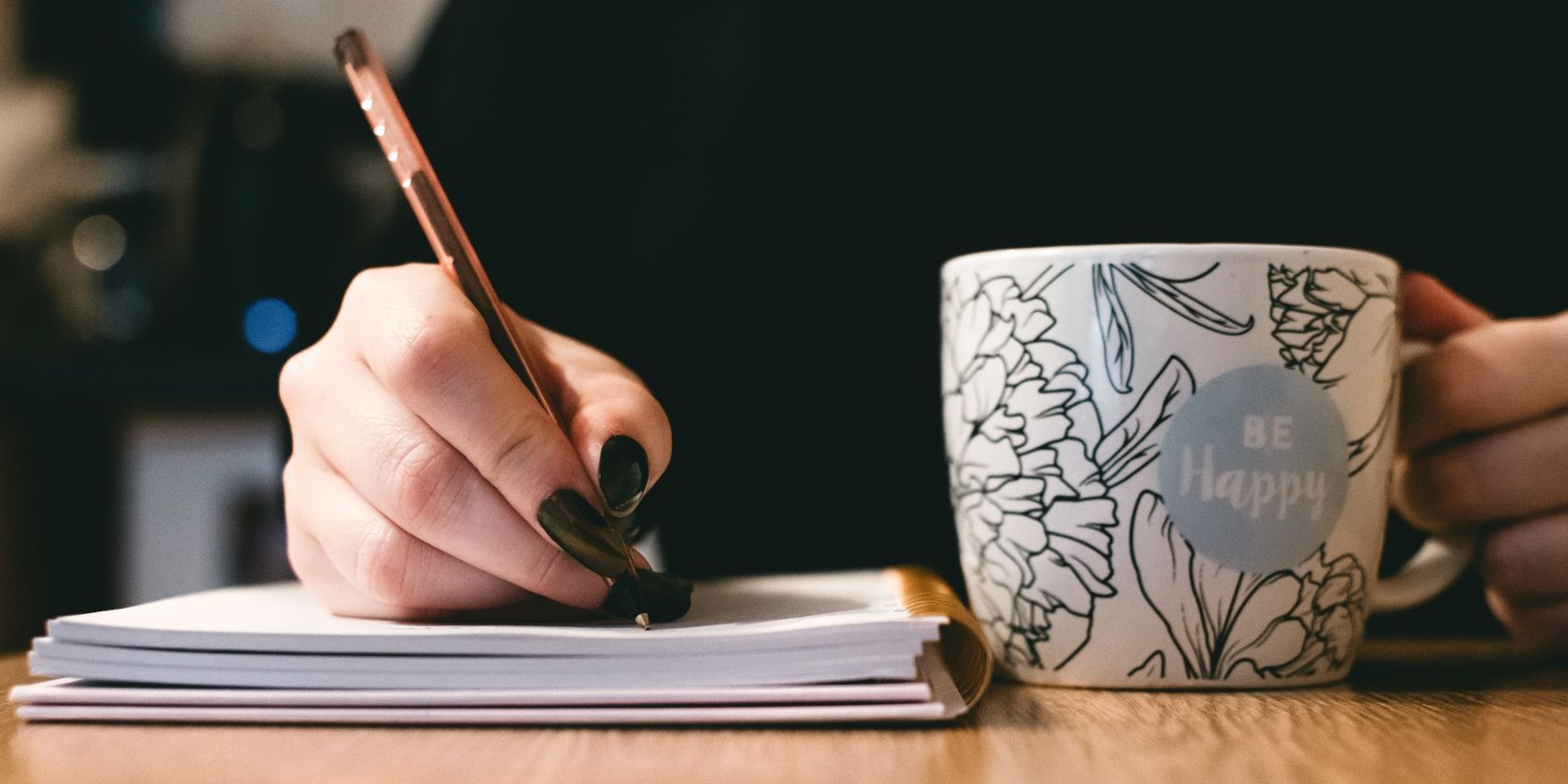 /th/images/writer-using-a-notebook-and-mug.jpg /th/images/writer-using-a-notebook-and-mug.jpg
