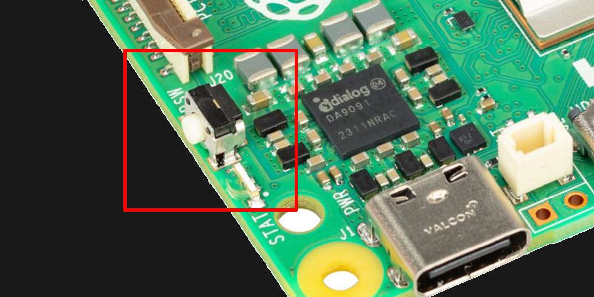 /vi/images/06-section-of-raspberry-pi-5-board-showing-the-new-power-button.jpg