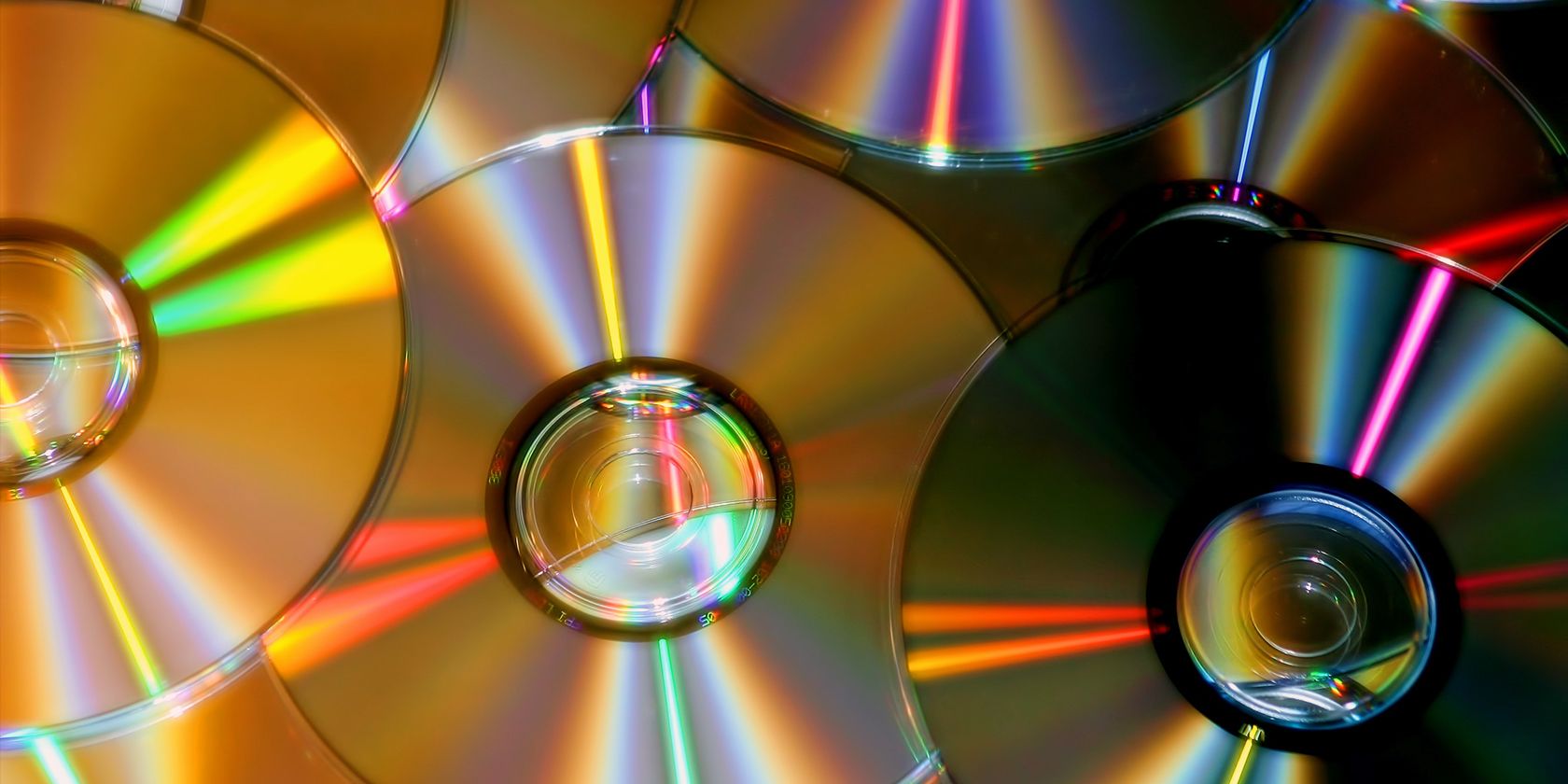 /vi/images/Blank-CDs-on-a-desk.jpg /vi/images/Blank-CDs-on-a-desk.jpg