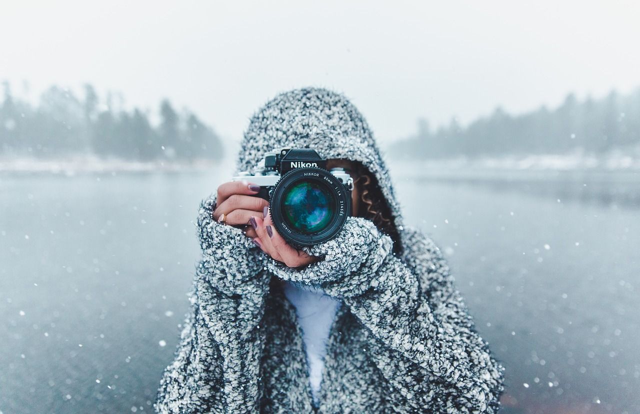 /vi/images/Photographer-in-snow.jpg /vi/images/Photographer-in-snow.jpg