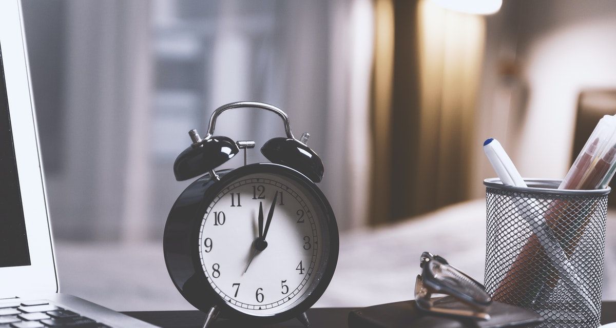 /vi/images/alarm-clock-on-an-office-desk.jpg /vi/images/alarm-clock-on-an-office-desk.jpg