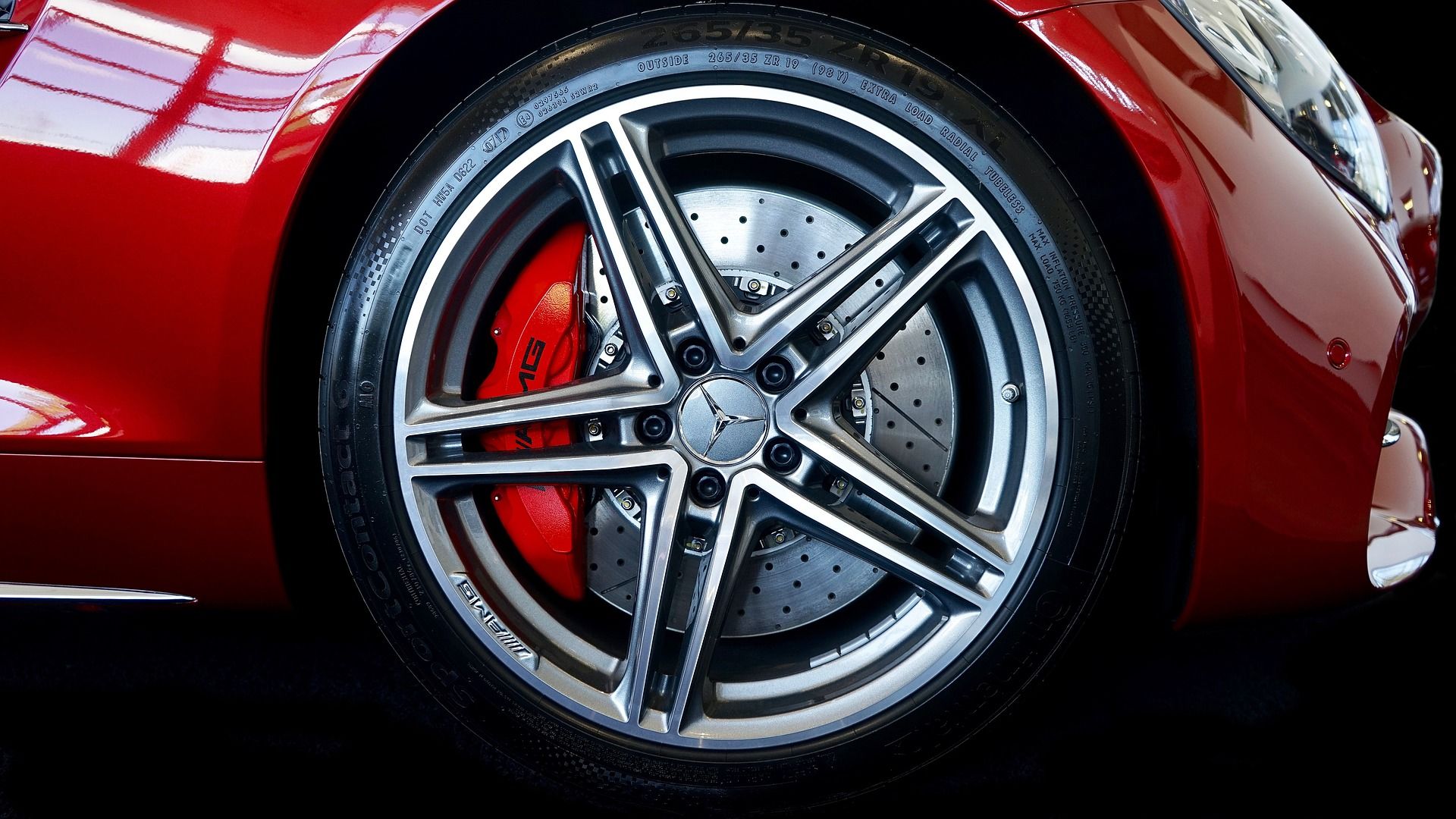 /vi/images/car-with-big-alloy-rims.jpg