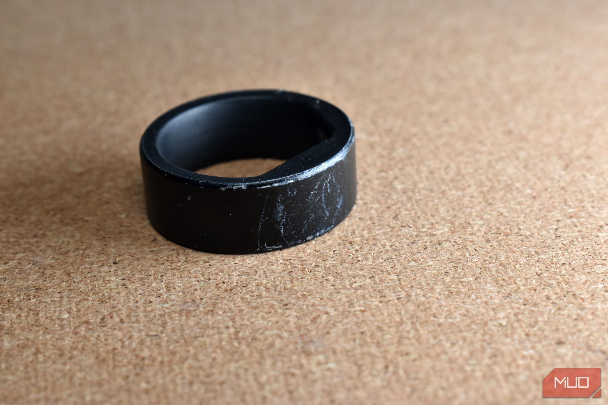 /vi/images/circular-ring-slim-scratched-underside.jpg