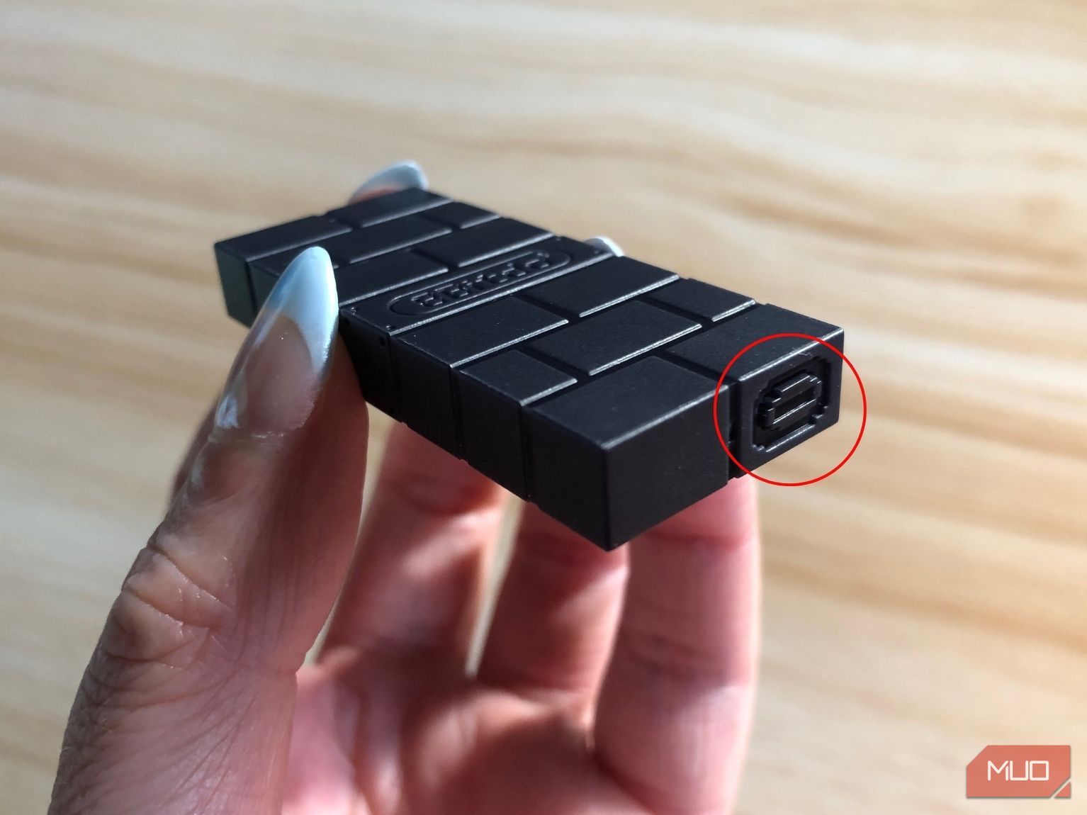 /vi/images/close-up-of-8bitdo-wireless-adapter-2-pairing-button-1.jpg /vi/images/close-up-of-8bitdo-wireless-adapter-2-pairing-button-1.jpg