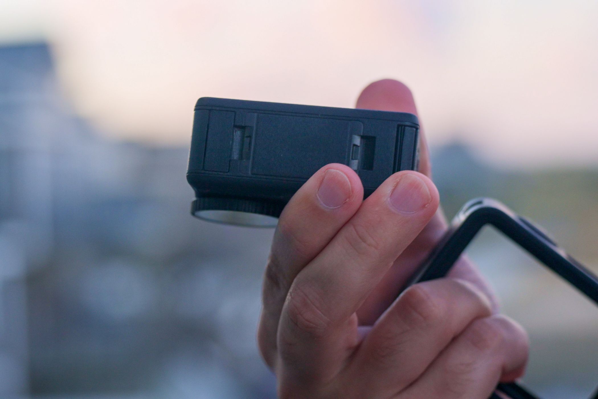 /vi/images/dji-osmo-action-4-pincers.jpg /vi/images/dji-osmo-action-4-pincers.jpg