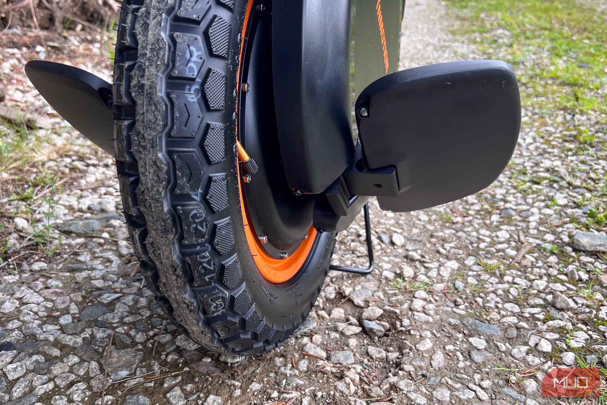 /vi/images/inmotion-v12ht-tire-and-pedal-details.jpg /vi/images/inmotion-v12ht-tire-and-pedal-details.jpg