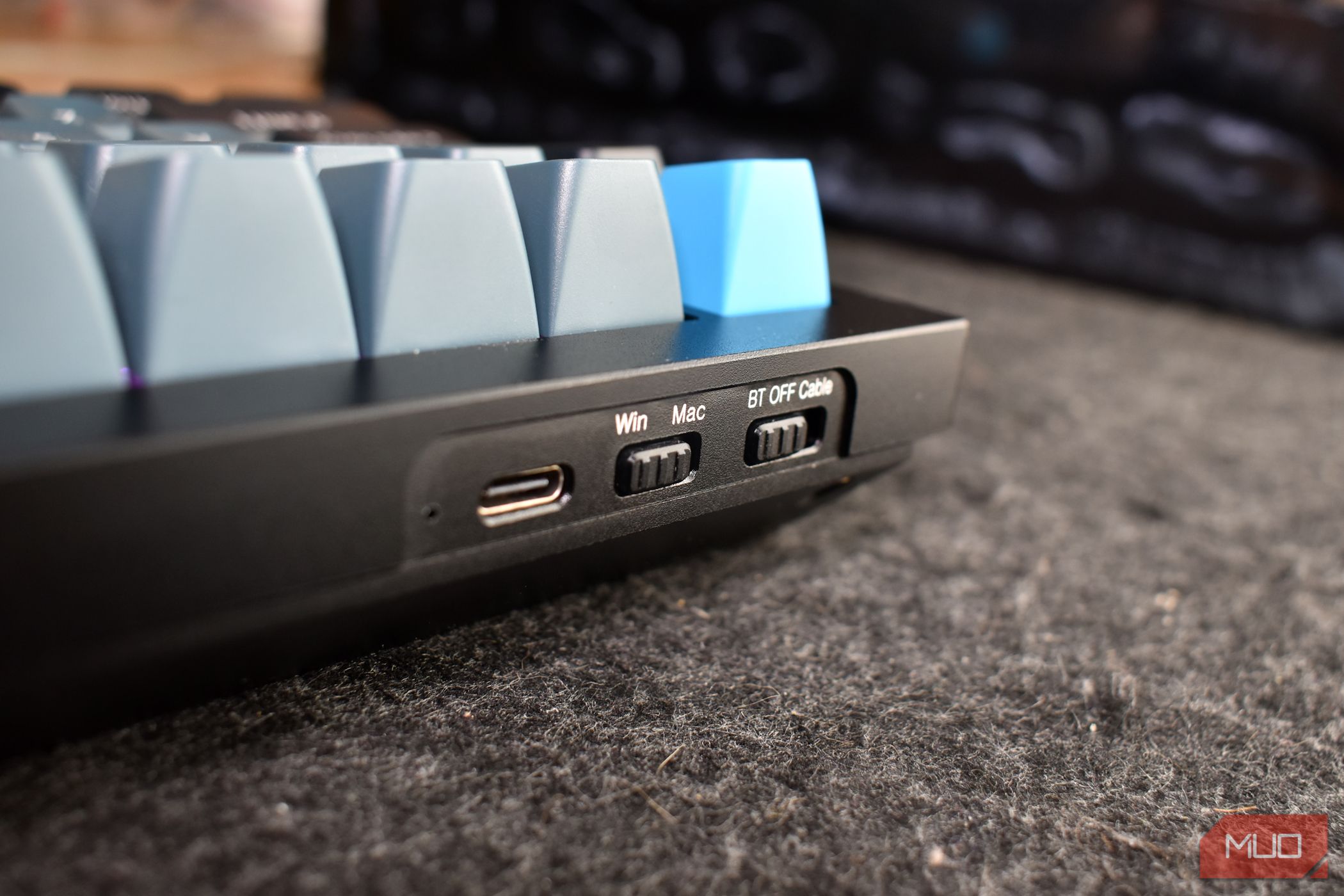 /vi/images/keychron-q1-pro-keyboard-bluetooth-cable-switch.jpg