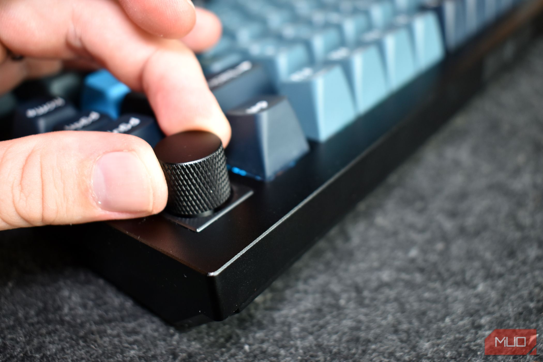 /vi/images/keychron-q1-pro-media-control-knob-up-close.jpg