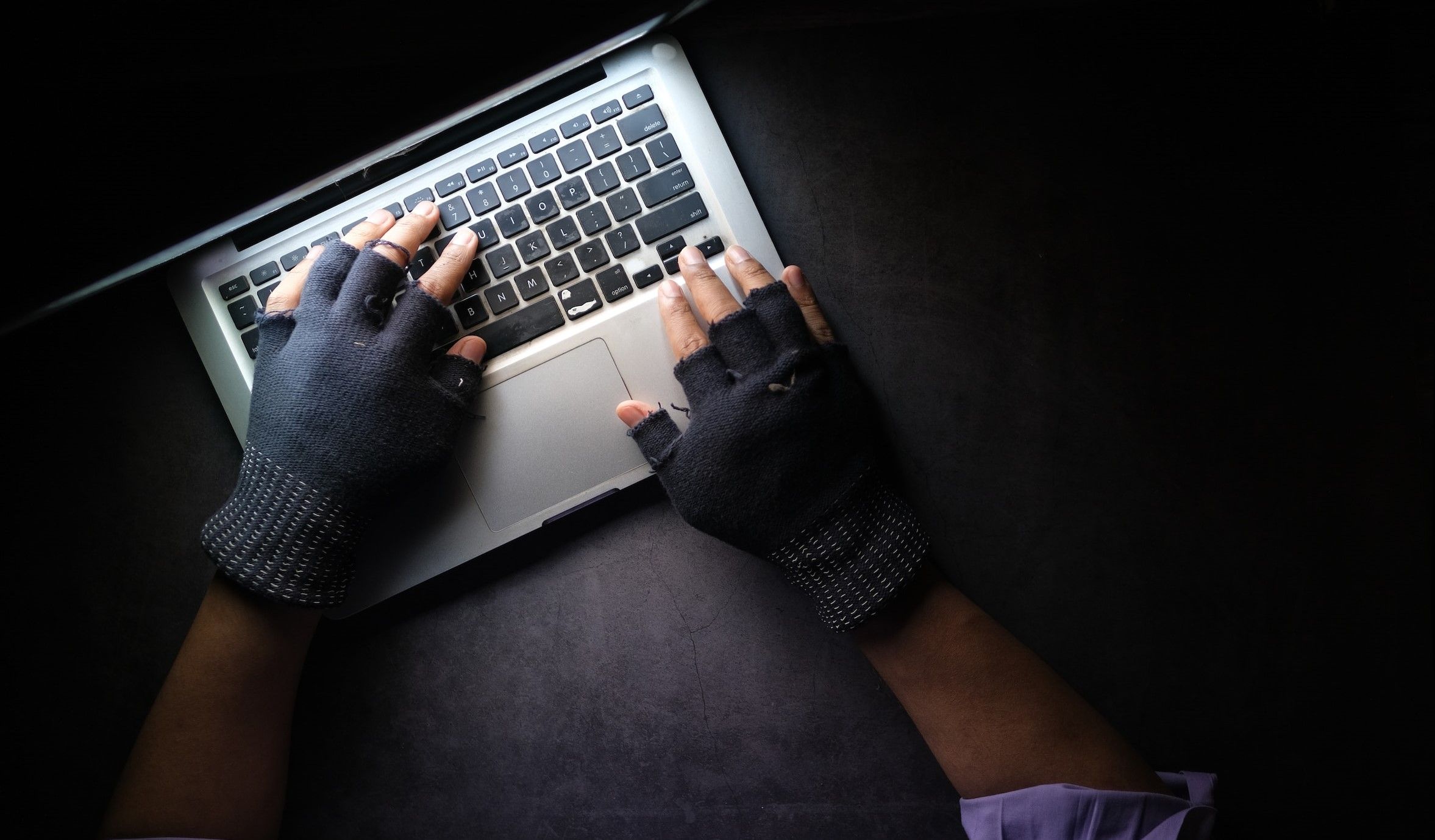 /vi/images/laptop-gloves-hack.jpg /vi/images/laptop-gloves-hack.jpg