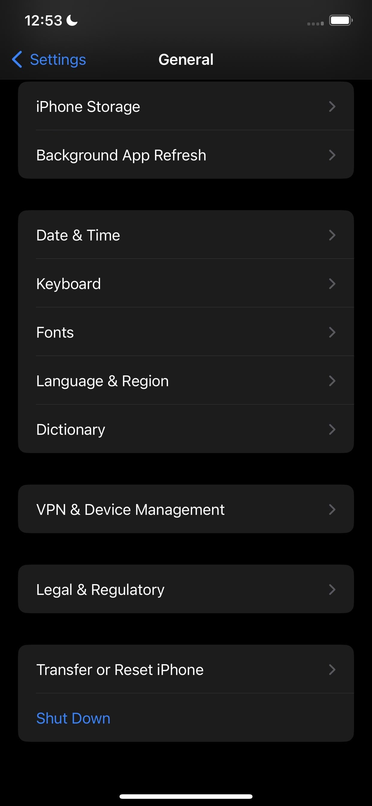 /vi/images/navigating-to-the-vpn-and-device-management-settings-on-an-iphone.jpg