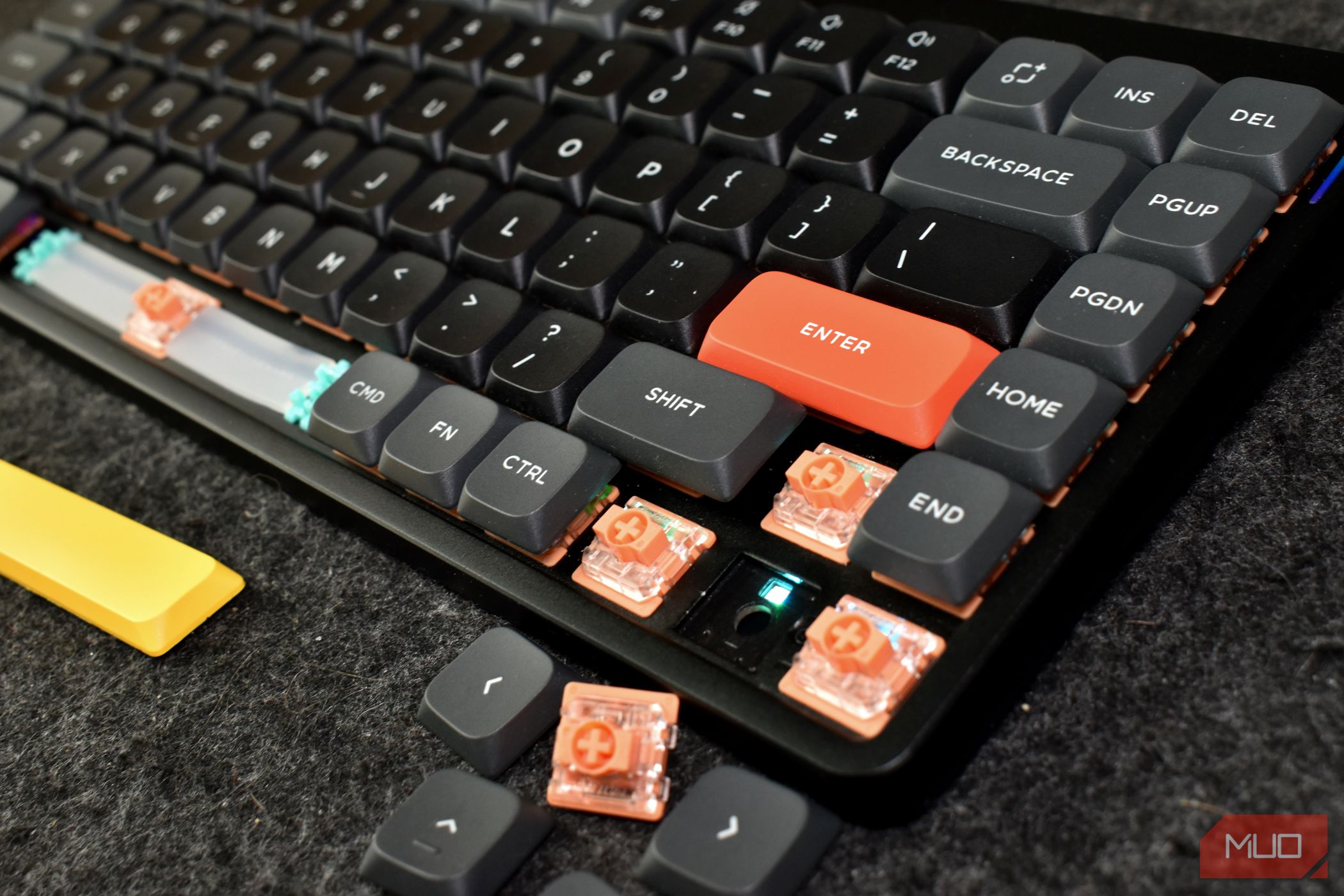 /vi/images/nuphy-air75-v2-on-desk-with-switches-and-keycaps-missing.jpg /vi/images/nuphy-air75-v2-on-desk-with-switches-and-keycaps-missing.jpg