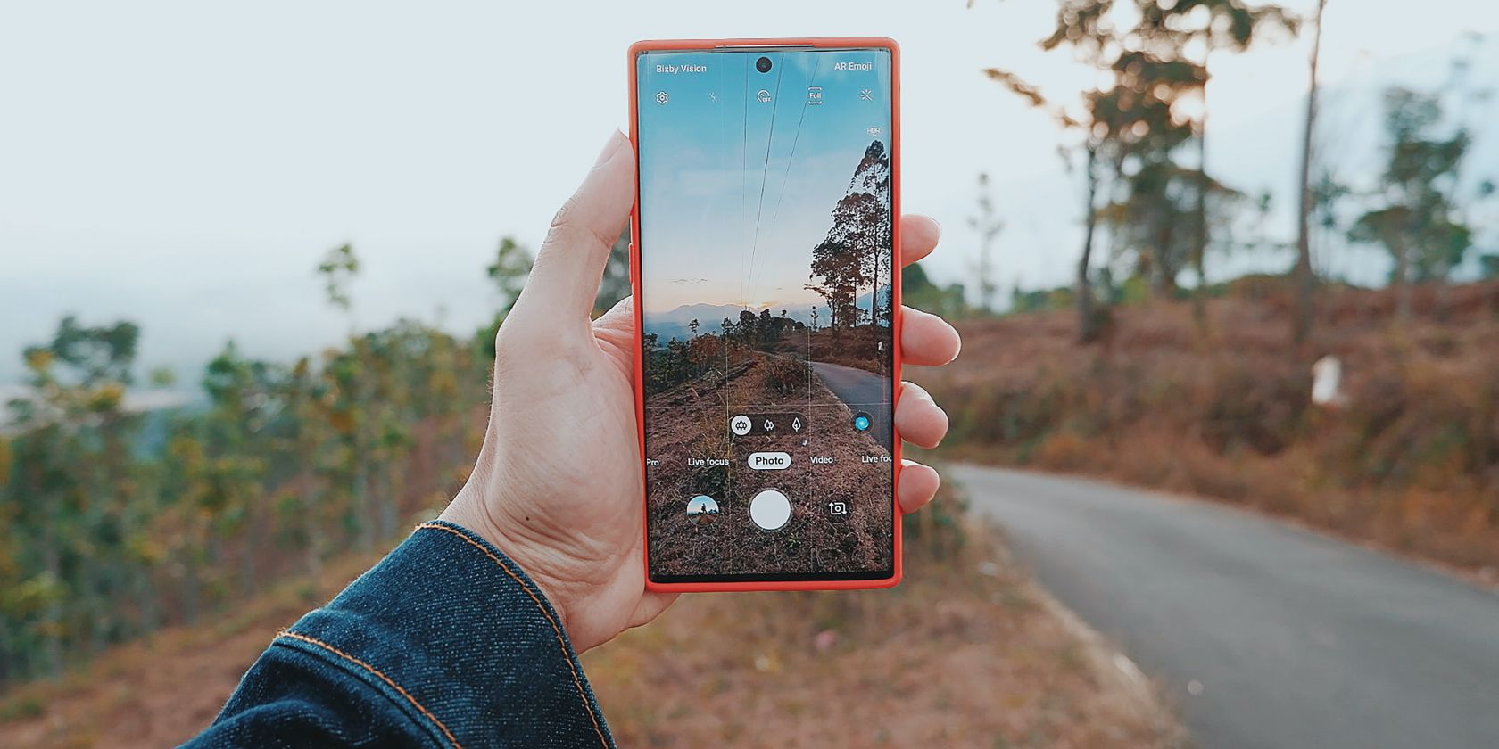 /vi/images/photography-on-smartphone.jpg /vi/images/photography-on-smartphone.jpg