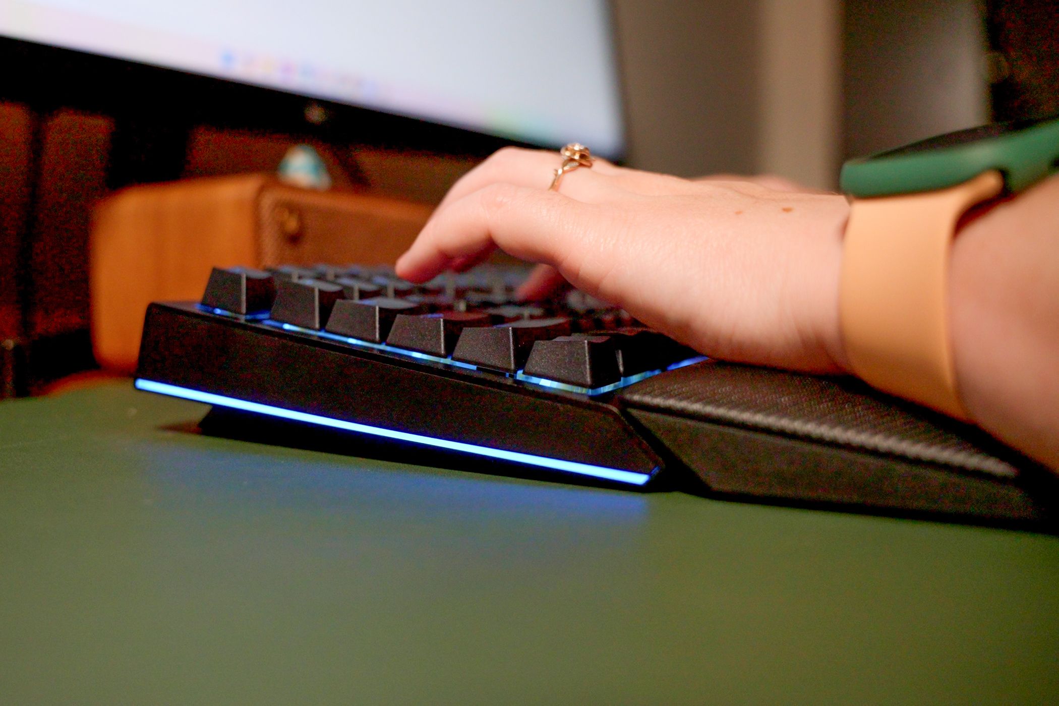 /vi/images/razer-blackwidow-75-left-side-angled.jpg /vi/images/razer-blackwidow-75-left-side-angled.jpg