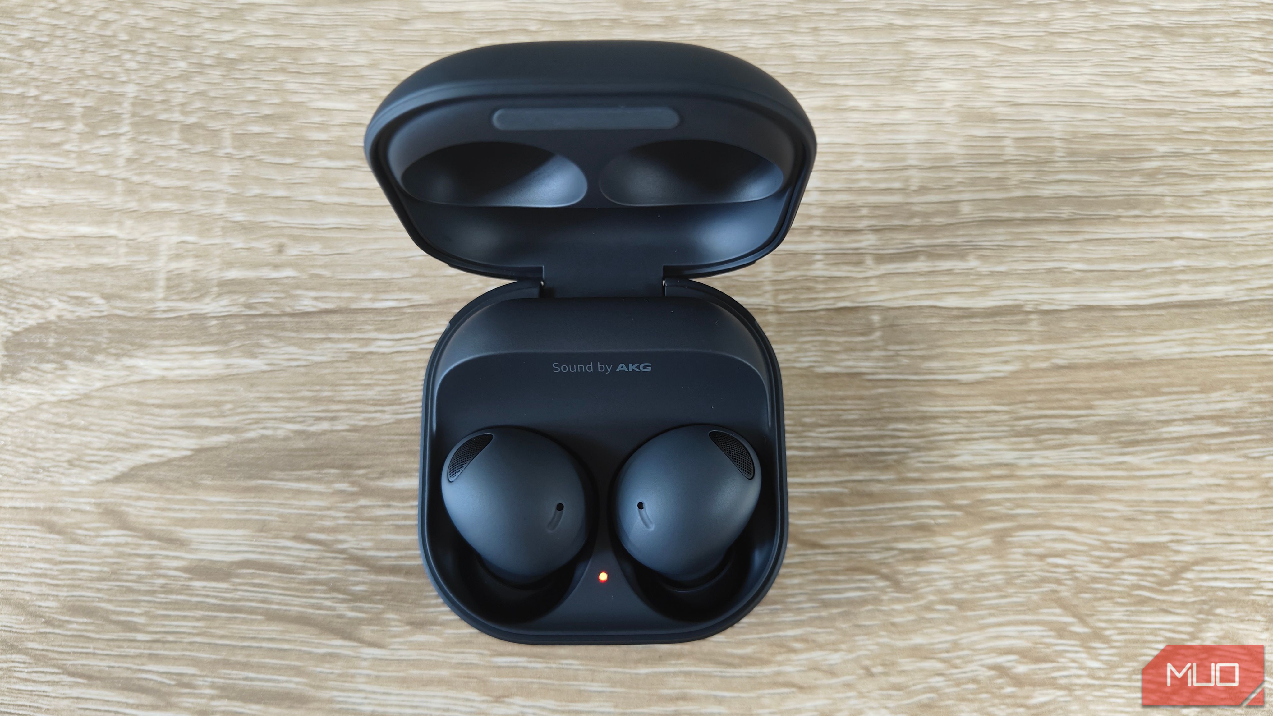 /vi/images/samsung-galaxy-buds2-pro-top-view.jpg /vi/images/samsung-galaxy-buds2-pro-top-view.jpg