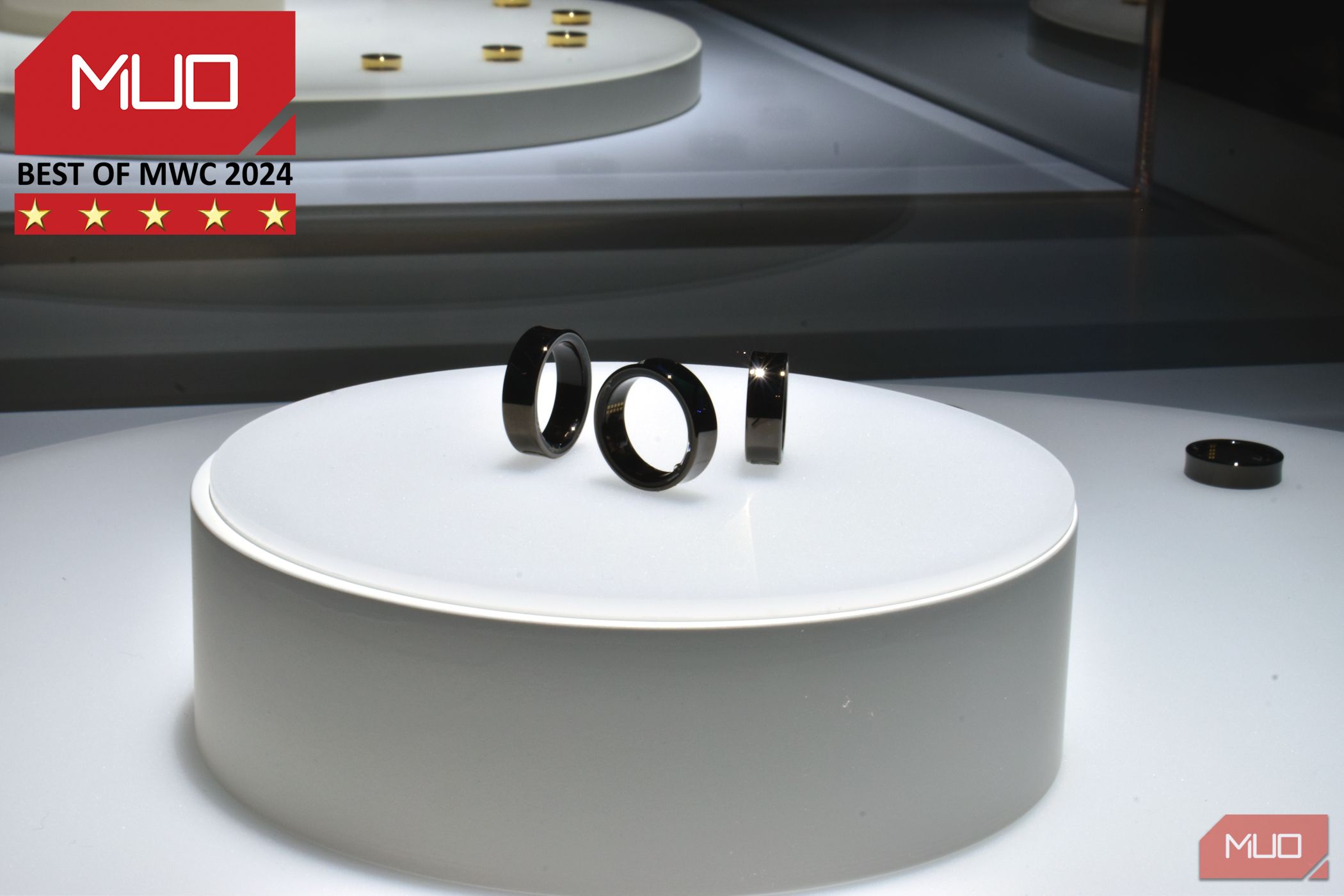 /vi/images/samsung-galaxy-smart-ring-on-stand-at-mwc-2024.jpg
