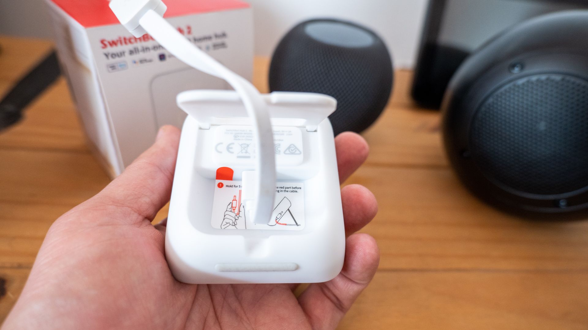 /vi/images/switchbot-hub-2-rear-plug.jpg /vi/images/switchbot-hub-2-rear-plug.jpg