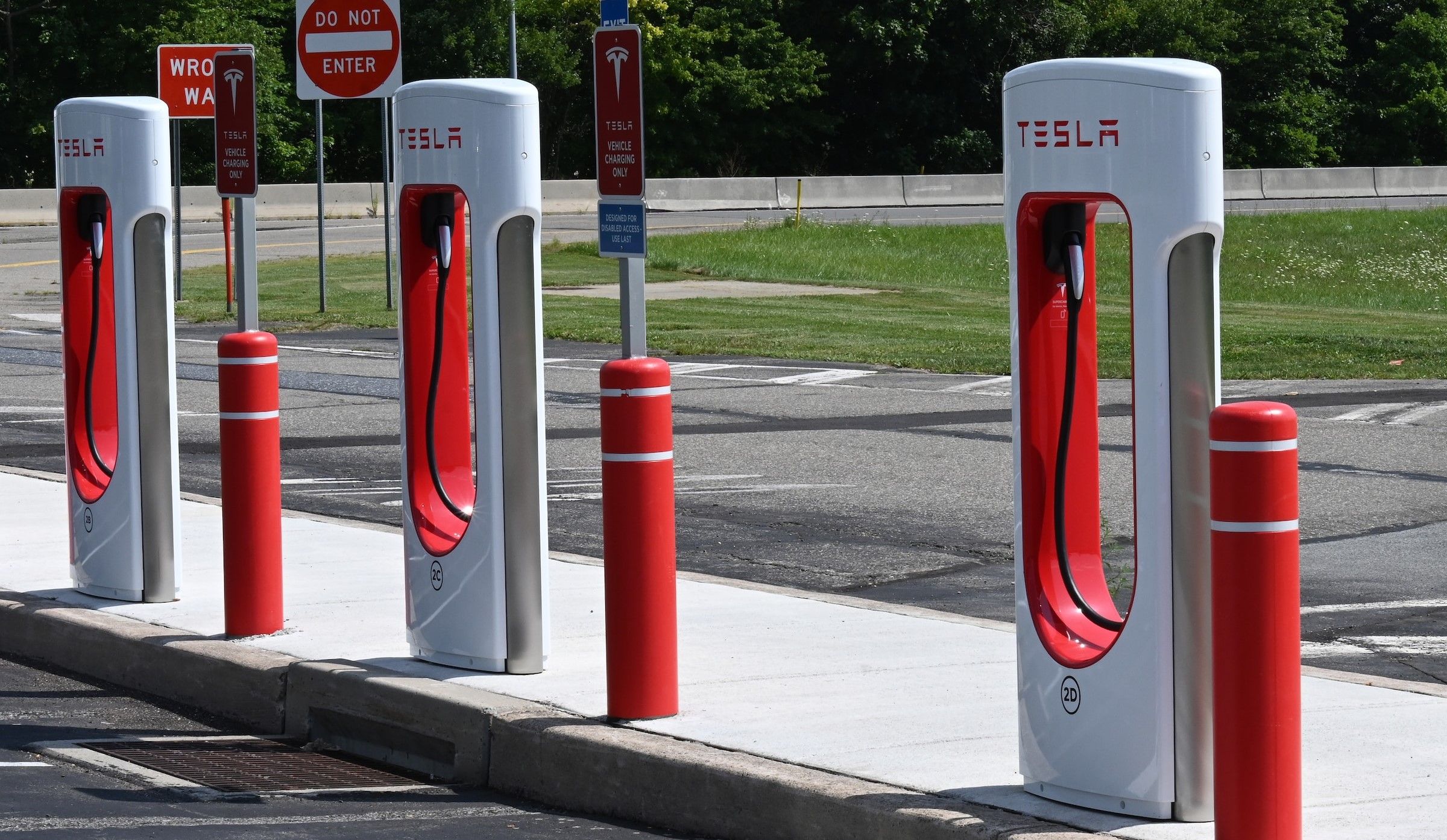 /vi/images/tesla-charging-station.jpg /vi/images/tesla-charging-station.jpg