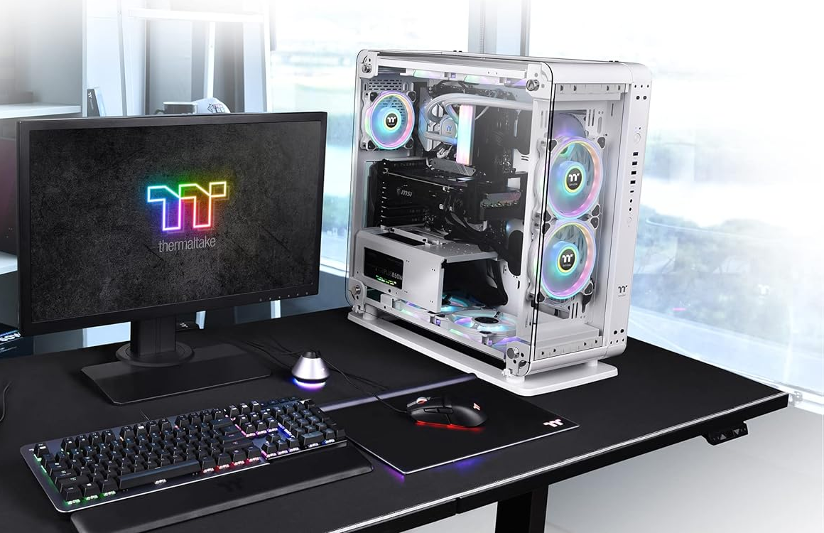 /vi/images/thermaltake-core-p6-white-pc-case-on-desk.png